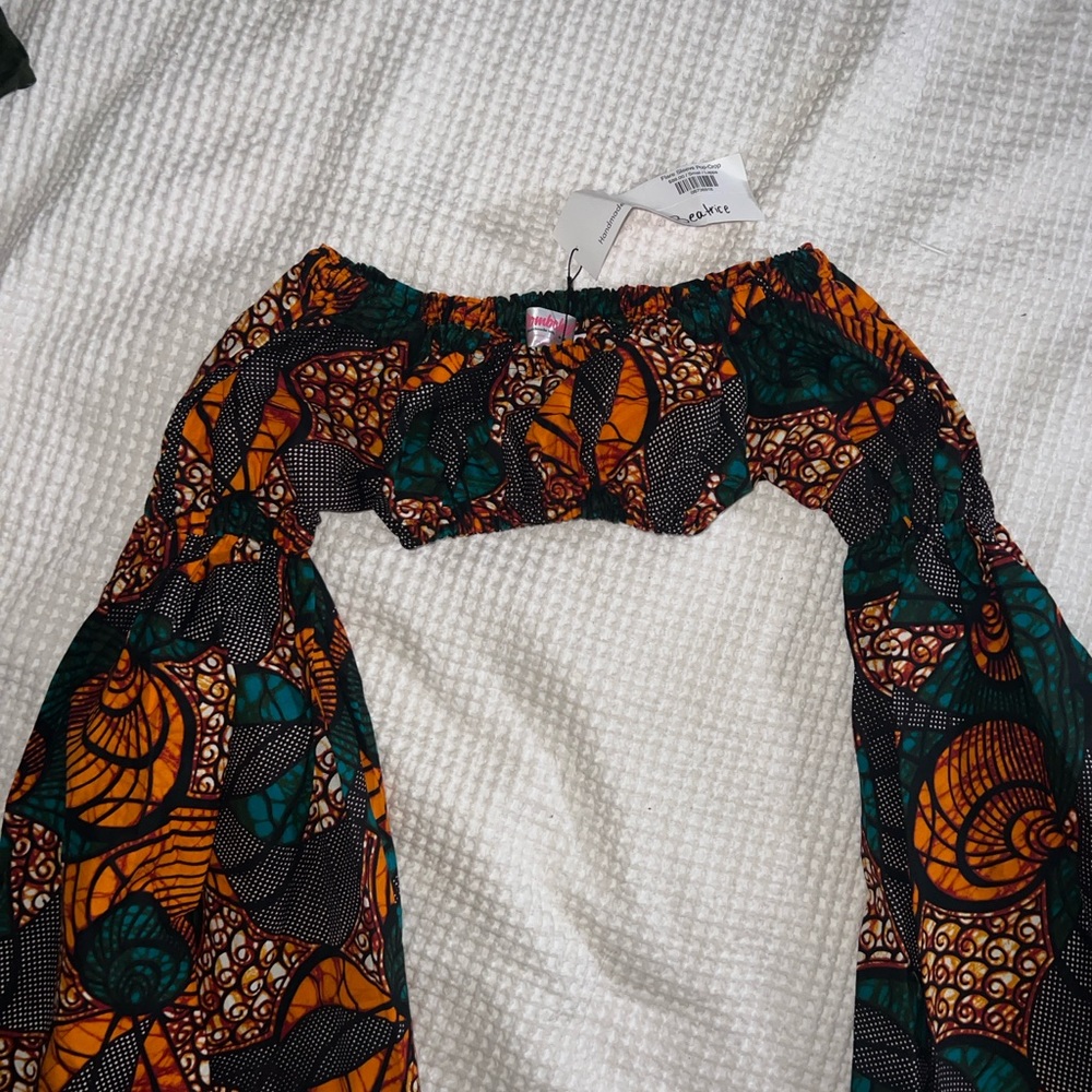 NEW Bombchel flare sleeve pop crop